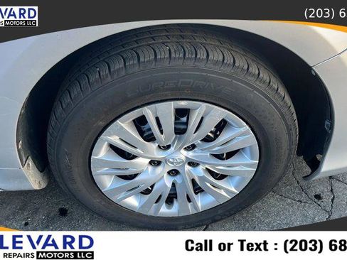 Used 2012 Toyota Camry L image 35