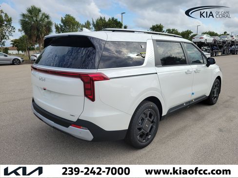 New 2026 Kia Carnival EX FWD image 9