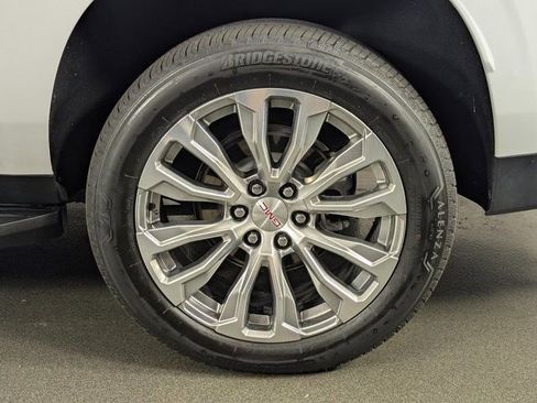 Used 2024 GMC Yukon XL Denali image 11
