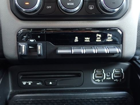 Used 2019 RAM 1500 Big Horn AWD/4WD image 12