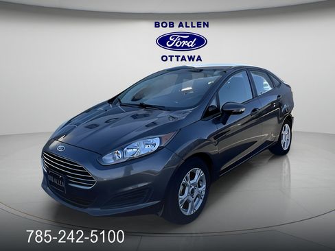 Used 2015 Ford Fiesta SE image 1