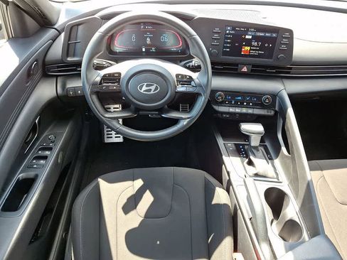 Used 2025 Hyundai Elantra Sport FWD image 10