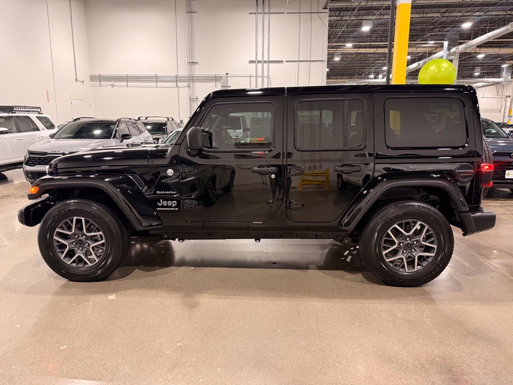 Used 2024 Jeep Wrangler Unlimited Sahara w/ Technology Group AWD/4WD image 8