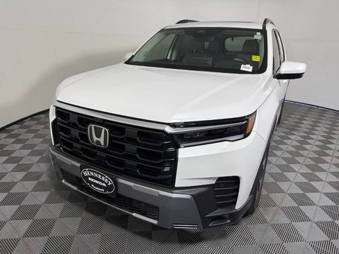 Used 2026 Honda Pilot Elite image 2