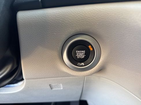 Used 2024 Chrysler Pacifica Touring-L image 30