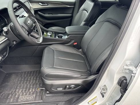 New 2026 Jeep Grand Cherokee Limited AWD/4WD image 9