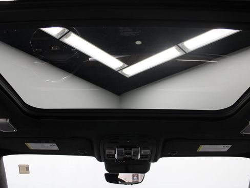 Certified 2025 Cadillac Escalade ESV Sport Platinum image 22