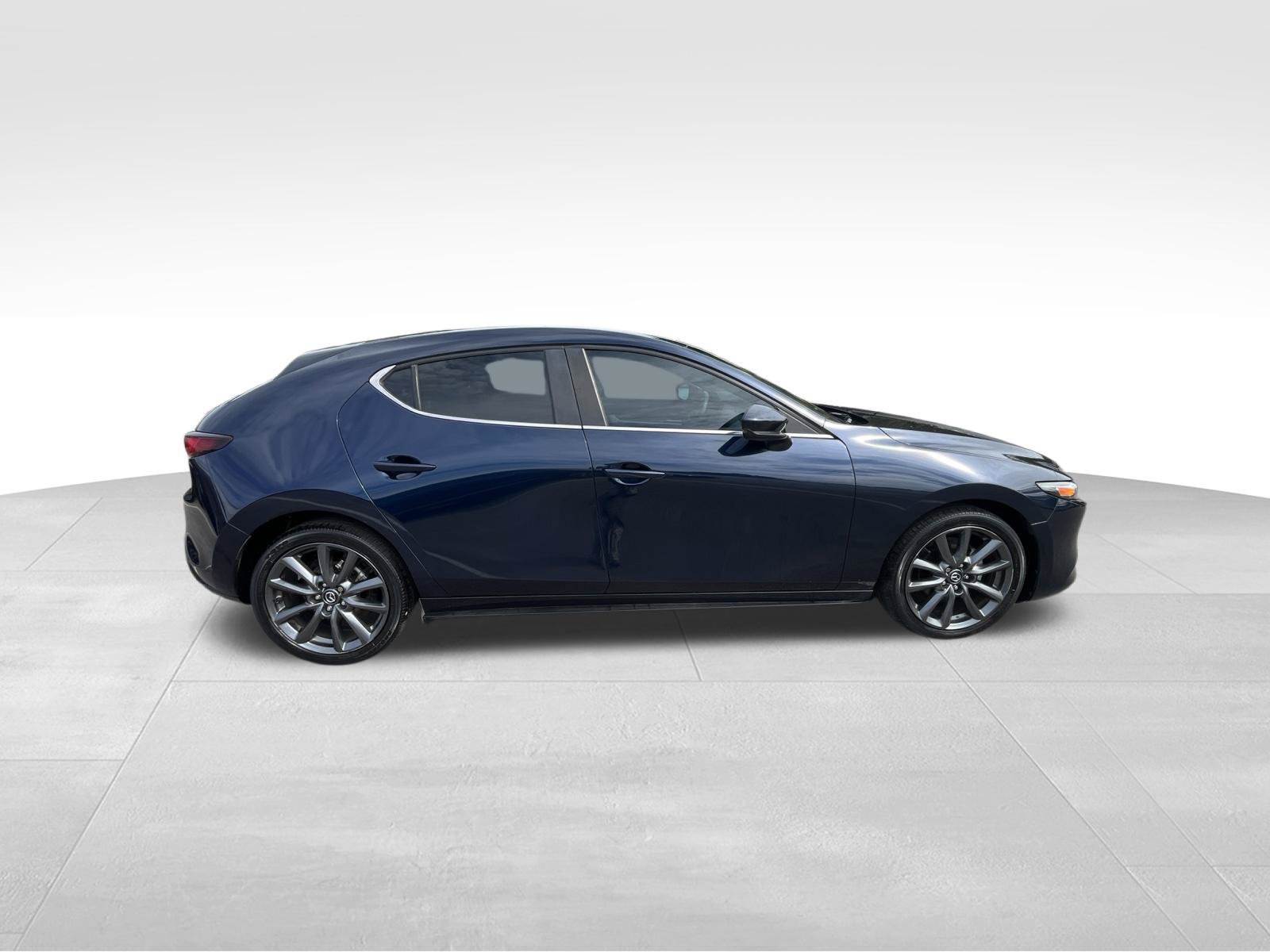 Used 2022 MAZDA MAZDA3 s FWD image 4