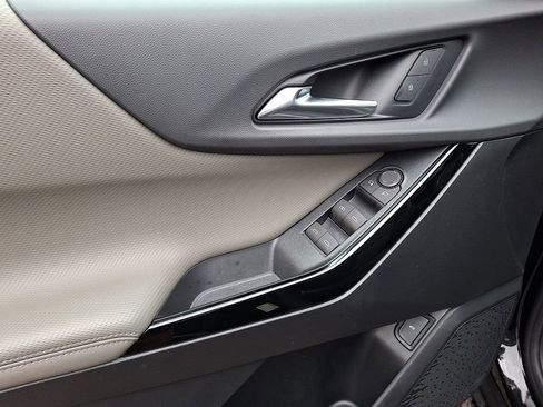 Used 2026 Chevrolet Equinox LT w/ Convenience Package II image 11