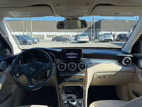 Used 2019 Mercedes-Benz GLC 300 4MATIC w/ Premium Package image 16