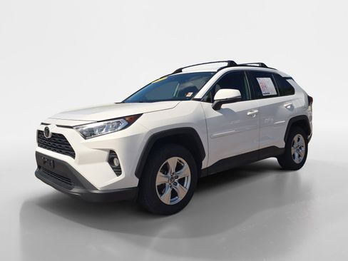 Used 2020 Toyota RAV4 XLE w/ Convenience Package FWD image 7