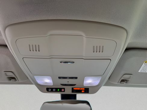 Used 2019 Buick Envision Essence FWD image 32