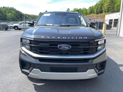 Certified 2025 Ford Expedition Platinum w/ Platinum Ultimate Package AWD/4WD image 3