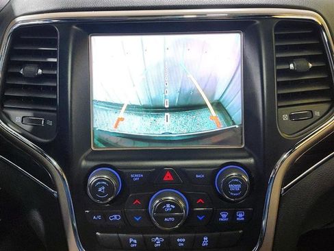 Used 2015 Jeep Grand Cherokee Overland w/ Advanced Technology Group AWD/4WD image 17