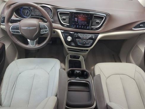Used 2018 Chrysler Pacifica Touring-L w/ Advanced Safetytec Group FWD image 17