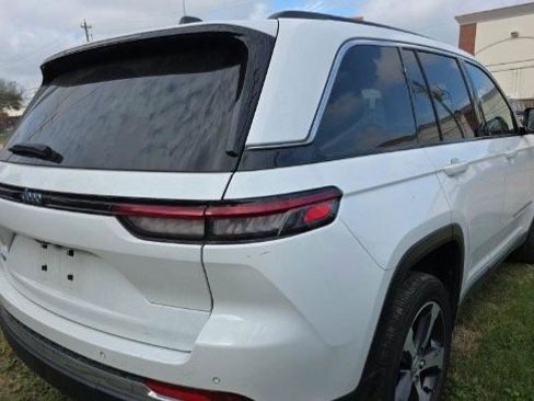 Used 2022 Jeep Grand Cherokee Limited 4xe image 7