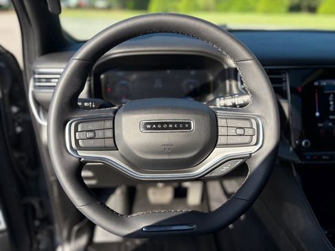 Used 2023 Jeep Wagoneer Series II AWD/4WD image 16