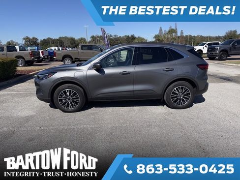 Used 2025 Ford Escape Base w/ PHEV Premium Package image 8