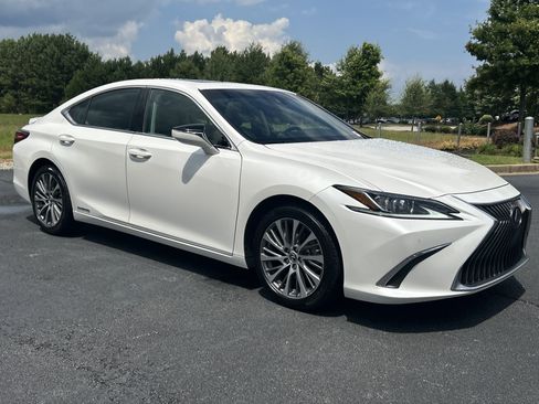 Used 2019 Lexus ES 300h w/ Premium Package FWD image 2