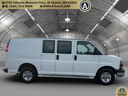 Used 2014 GMC Savana 2500 RWD image 2