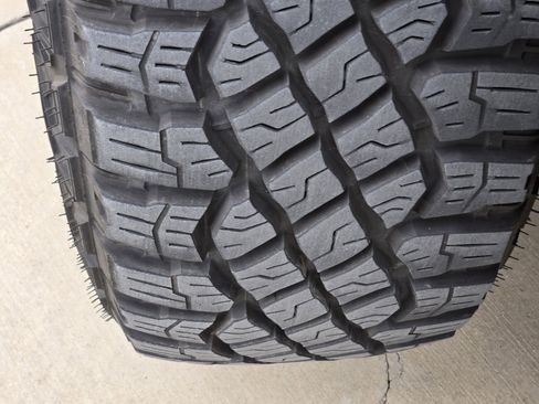 Used 2024 Chevrolet Silverado 1500 ZR2 w/ Technology Package image 9