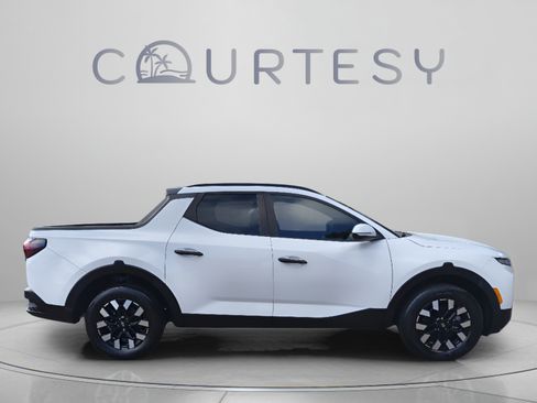Certified 2025 Hyundai Santa Cruz SEL FWD image 6