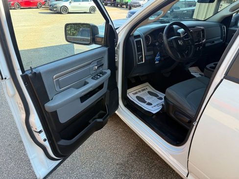 Used 2013 RAM 1500 Classic SLT w/ Protection Group AWD/4WD image 9