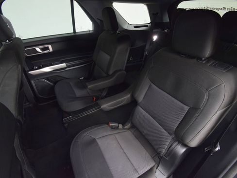 Used 2022 Ford Explorer XLT image 25