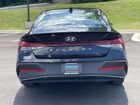 Used 2025 Hyundai Elantra Sport FWD image 4