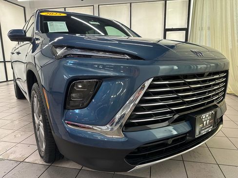 Certified 2025 Buick Enclave Preferred image 2