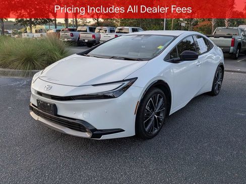 Certified 2024 Toyota Prius XLE FWD image 9