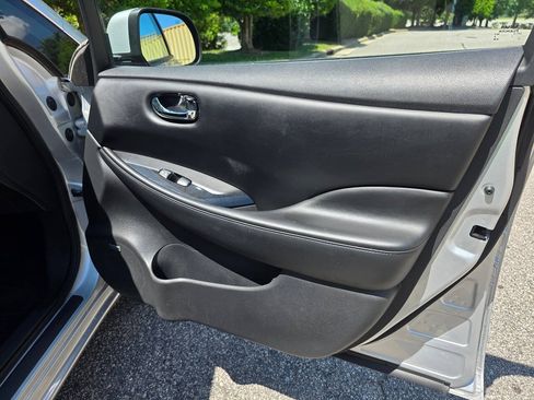 Used 2015 Nissan Leaf SL w/ Premium Package FWD image 32