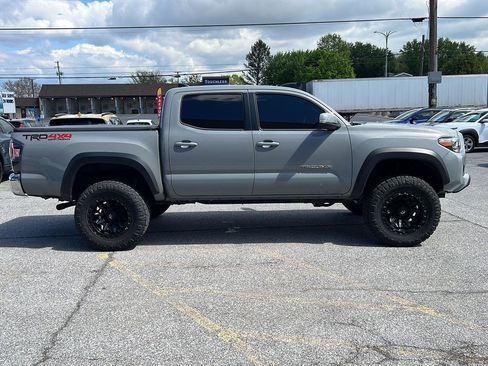Used 2021 Toyota Tacoma TRD Off-Road AWD/4WD image 7