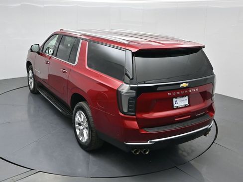 Used 2025 Chevrolet Suburban Premier image 33