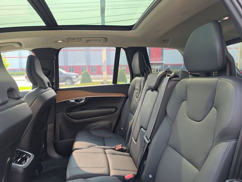 Used 2024 Volvo XC90 B5 Plus AWD/4WD image 13