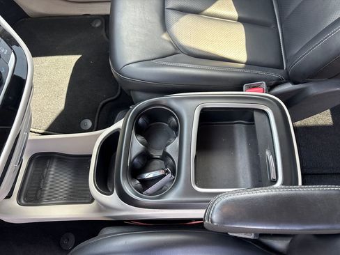 Used 2023 Chrysler Pacifica Touring-L FWD image 28