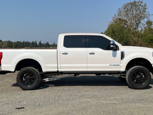 Used 2019 Ford F250 Platinum w/ Platinum Ultimate Package image 3