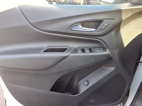 Used 2022 Chevrolet Equinox LT image 17