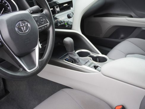 Used 2022 Toyota Camry LE image 18