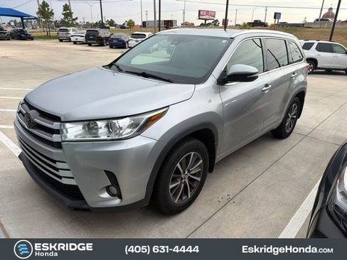Used 2018 Toyota Highlander XLE AWD/4WD image 1