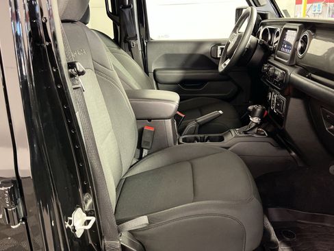 Used 2019 Jeep Wrangler Unlimited Sahara image 27