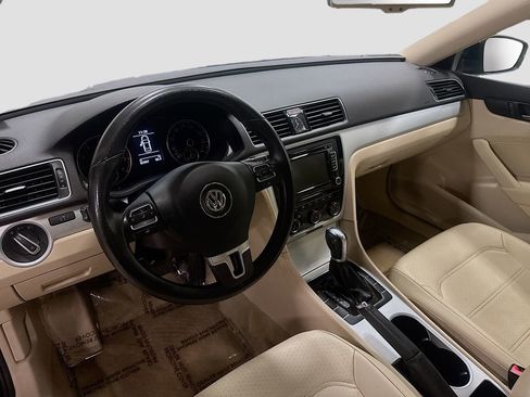 Used 2013 Volkswagen Passat 2.5 SE image 10