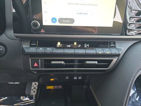 Used 2025 Toyota Camry SE image 22