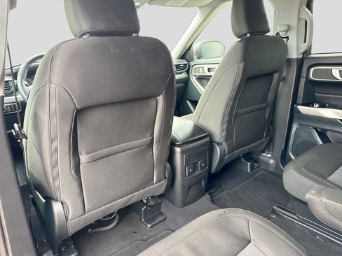 Used 2023 Ford Explorer XLT AWD/4WD image 17