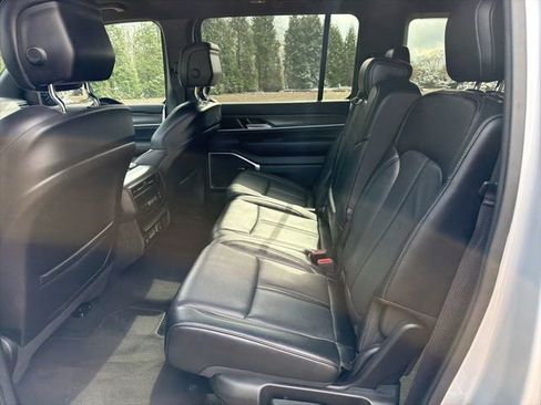 Used 2024 Jeep Wagoneer L Series II w/ Flexible Seating Group image 17