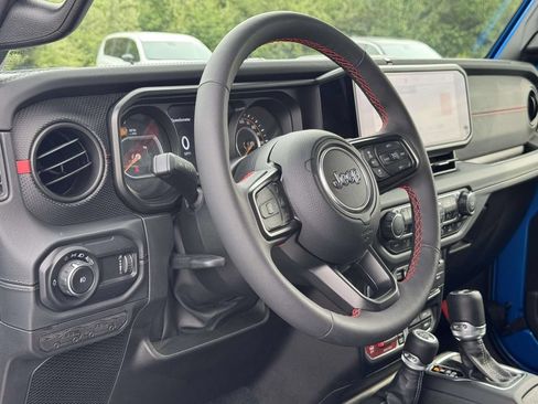 Used 2024 Jeep Wrangler Unlimited Rubicon AWD/4WD image 2