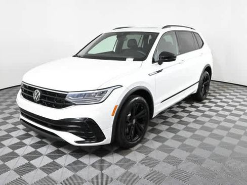 Used 2024 Volkswagen Tiguan SE R-Line FWD image 2