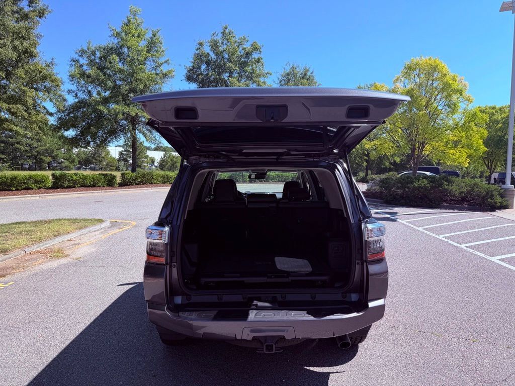 Used 2021 Toyota 4Runner SR5 Premium w/ Moonroof Package RWD image 12