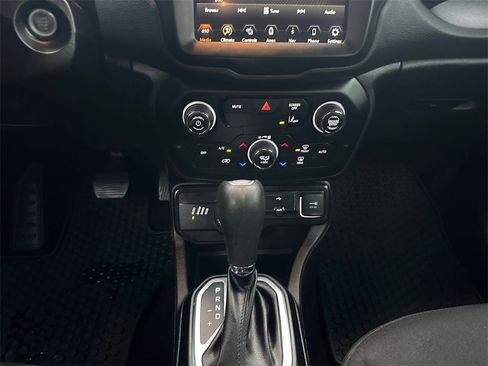 Certified 2023 Jeep Renegade Latitude w/ Premium Group image 13