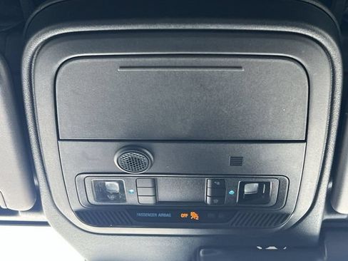 Used 2025 Ford Bronco Outer Banks AWD/4WD image 32